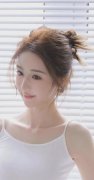 <strong>用随身照顾的一把生果刀朝女友的头部、</strong>